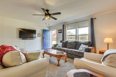 Steps to Lake Eufaula: Family Home w/ Deck & Yard House in Longtown