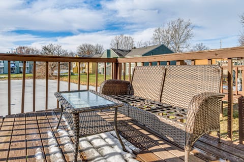 2 Mi to Castleton Square Mall! Quaint Condo Apartment in Castleton