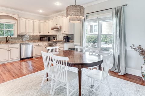 Summerville Historic Bungalow w/ Hot Tub House in North Augusta