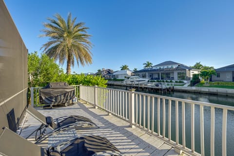 Walk to the Beach! Canal-Front Marco Island Home House in Marco Island