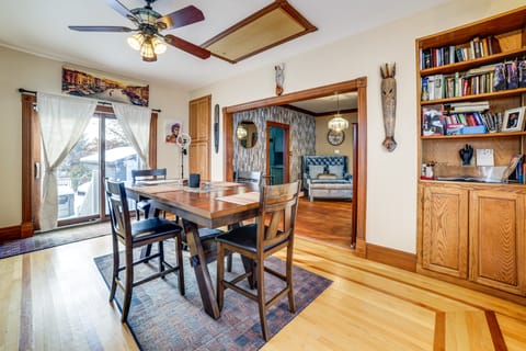 Private Hot Tub & Patio! Chicagoland Extended Stay House in Indiana