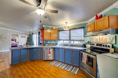 Families Welcome! Home w/ Playground in Kingston House in Lake Texoma