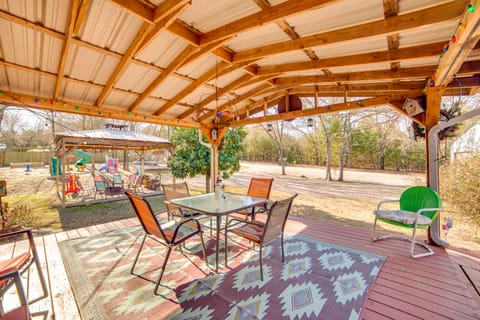 Families Welcome! Home w/ Playground in Kingston House in Lake Texoma