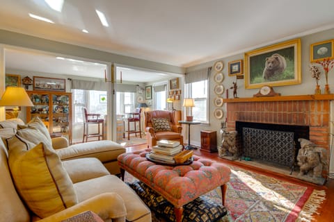 Hike, Sip & Explore! Blue Ridge Mtn Cabin w/ Porch House in Asheville