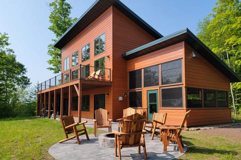 Million Dollar View! Whitecap Mtns Ski Resort Home House in Wisconsin