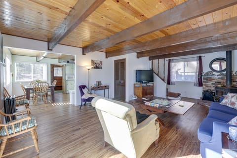 Ski, Hike & Unwind: Big Bear Gem 3 Mi to Slopes! House in Big Bear