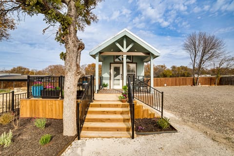 Walk to Lewisville Lake: Cozy Couple’s Retreat House in Lake Lewisville