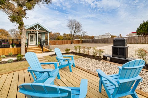 Walk to Lewisville Lake: Cozy Couple’s Retreat House in Lake Lewisville