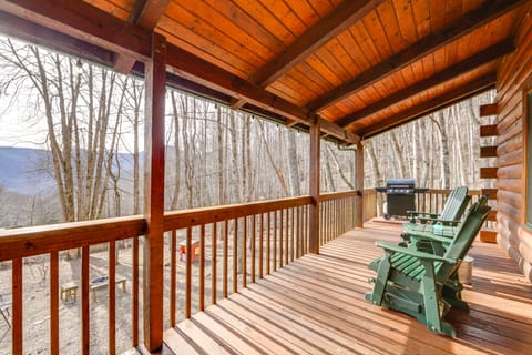 Family Log Cabin w/ Mtn Views, 2 Mi to Tube World! House in Maggie Valley