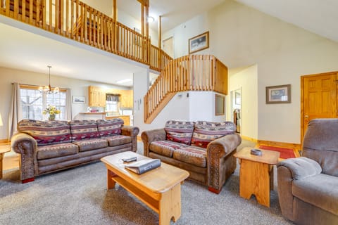 Play & Unwind! Home w/ Hot Tub in Maggie Valley House in Maggie Valley