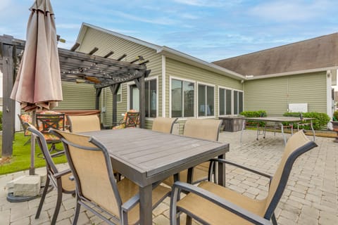 Community Pool! Family-Friendly Savannah Retreat House in Port Wentworth