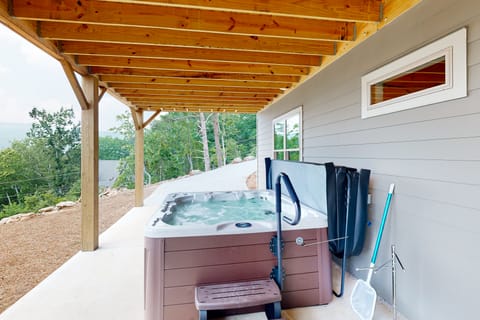 Hot Tub & Mtn Views at Luxe Lake Arrowhead Getaway House in Georgia
