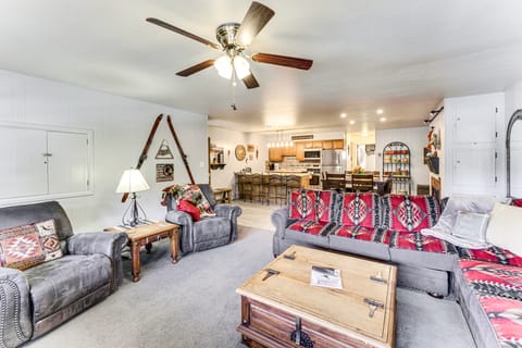 Steps to Skiing! Mtn-View Haven in Dtwn Red River Apartment in Red River