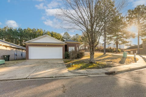 Work, Play & Visit Ole Miss! Cozy Escape Near Town House in Oxford