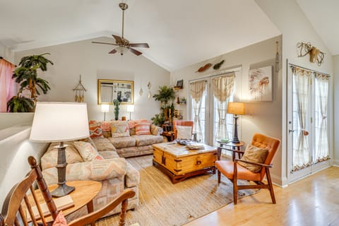 Prime Location! Peaceful Gatlinburg Stay w/ Deck Apartment in Gatlinburg