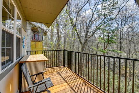 6 Mi to Great Smoky Mtn Nat'l Park! Home w/ Views Apartment in Gatlinburg