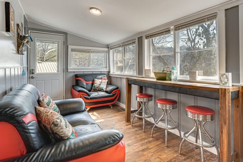 Rockaway Beach Home w/ Attached Dock & Hot Tub! Apartment in Rockaway Beach