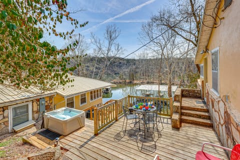 Rockaway Beach Home w/ Attached Dock & Hot Tub! Apartment in Rockaway Beach