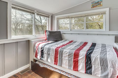 Rockaway Beach Home w/ Attached Dock & Hot Tub! Apartment in Rockaway Beach