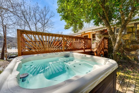 Rockaway Beach Home w/ Attached Dock Slip Included House in Rockaway Beach