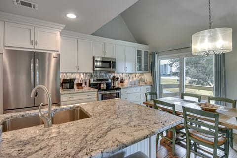 Walkable Beach Retreat! Miramar Resort Condo Apartment in Miramar Beach