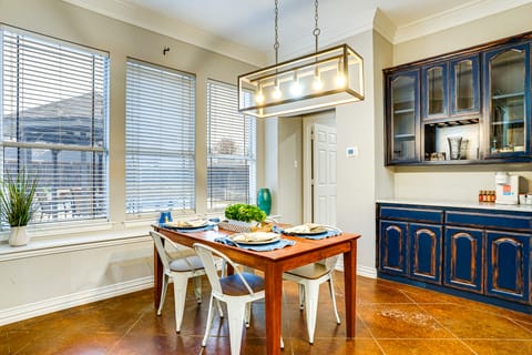 Group-Friendly Burleson Getaway w/ Outdoor Oasis House in Burleson