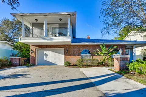 1 Block to Sims Park: Spacious Getaway w/ Balcony House in New Port Richey