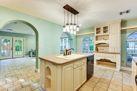 1 Block to Sims Park: Spacious Getaway w/ Balcony House in New Port Richey