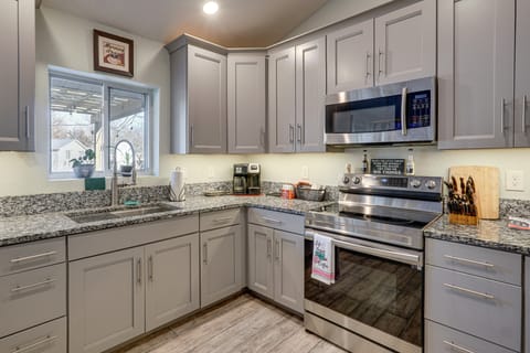 Deck, Boat Dock & More! Lake of the Ozarks Home House in Lake of the Ozarks