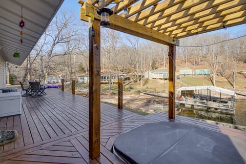 Deck, Boat Dock & More! Lake of the Ozarks Home House in Lake of the Ozarks