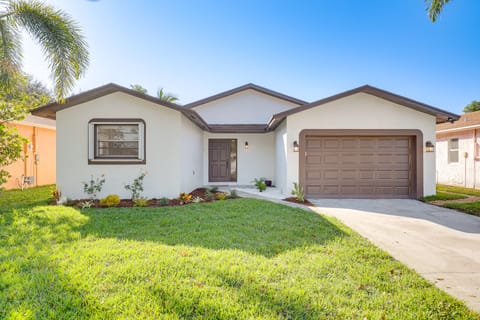 Walk to Shops & Eats, 3 Mi to Beach! Hollywood Gem House in Dania Beach