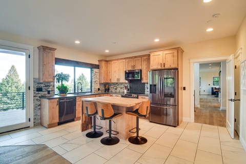 Great for Gatherings! Evergreen Getaway w/ Hot Tub House in Evergreen