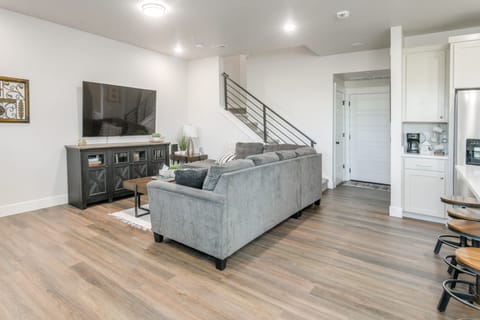 2 Mi to Hospitals: Newly Built Idaho Falls Retreat Apartment in Idaho Falls