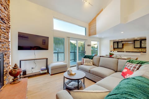 5 Mi to Vail Ski Resort! Cozy Condo w/ Mtn Views Apartment in Vail