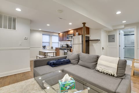 Heart of Wicker Park! Updated Apt in Walkable Area Apartment in Wicker Park