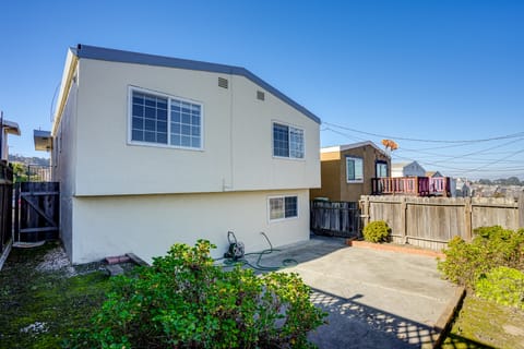 Easy SF Access! Spacious Family Home w/ Yard House in Daly City