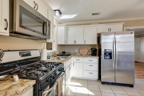 2 Mi to Downtown Savannah: Dog-Friendly Home! House in Savannah