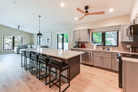 1 Mi to Beach! Modern Tropical Retreat in Naples House in Naples Park