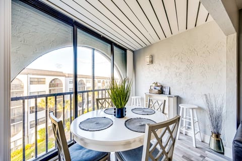 2 Mi to Beach! Unit w/ Pool Access on Marco Island Apartment in Marco Island