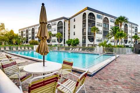 2 Mi to Beach! Unit w/ Pool Access on Marco Island Apartment in Marco Island
