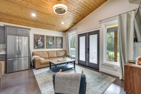 Waterfront 'Blue Spruce' Small Home in Wildwood! House in Alabama