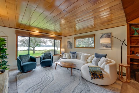 Beach & Bay Access! 5-Acre Whidbey Island Retreat House in Greenbank