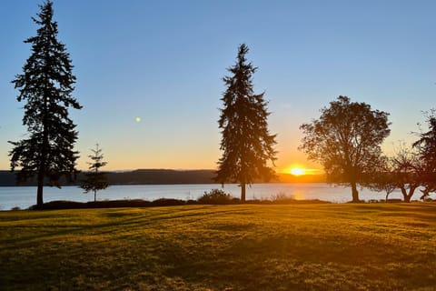 Beach & Bay Access! 5-Acre Whidbey Island Retreat House in Greenbank