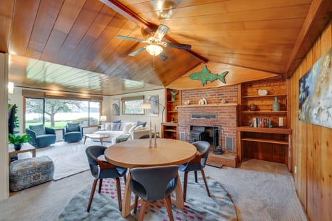 Beach & Bay Access! 5-Acre Whidbey Island Retreat House in Greenbank