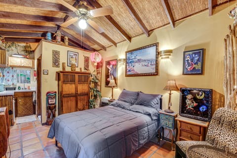 2 Mi to Echo Park: Funky Silver Lake Studio Apartment in Echo Park