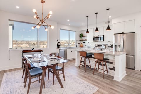 Mtn-View Balcony: Riverside Grand Junction Home! Apartment in Grand Junction