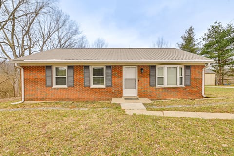 Fire Pit + Yard: Peaceful Bluegrass Escape! House in Lexington