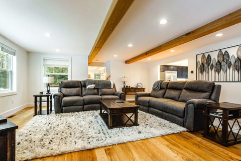 3 Mi to Sister Bay Beach: Family Home w/ Yard House in Door County