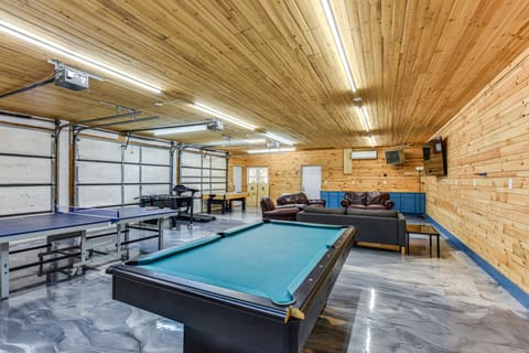 600-Sq-Ft Deck! Hutchinson Retreat on 5 Acres House in Minnesota