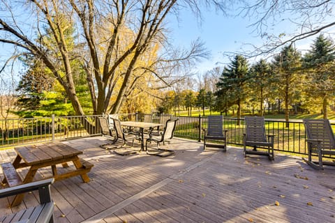 600-Sq-Ft Deck! Hutchinson Retreat on 5 Acres House in Minnesota